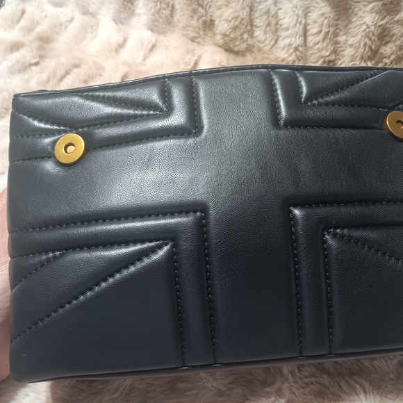 Kurt Geiger Black Quilted Bag with Gold Chain - Picture 7 of 8
